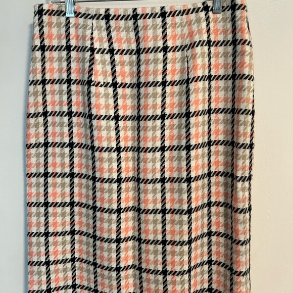 Lined Ann Taylor Factory skirt - Picture 5 of 6